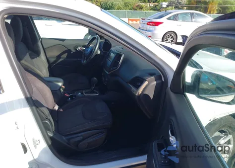 2015 Jeep Cherokee Latitude z USA, uszkodzony, nr VIN 1C4PJLCB3FW790698